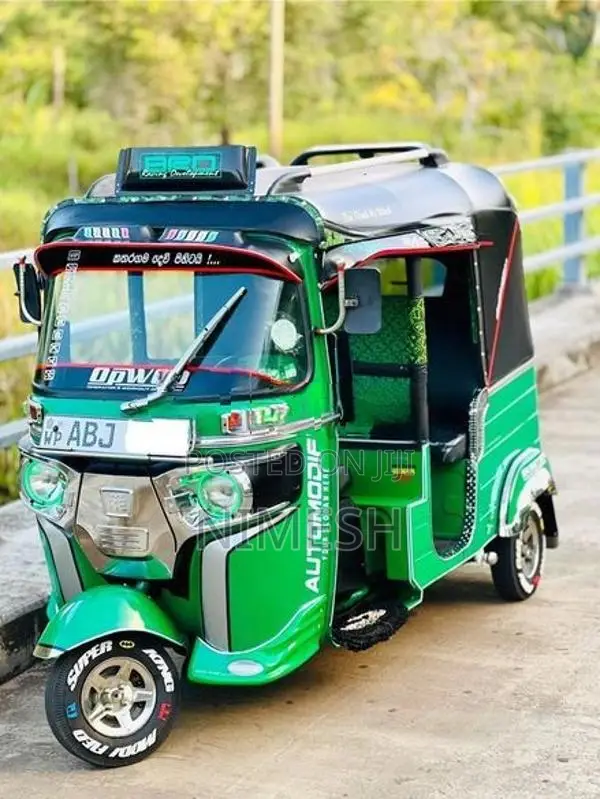 Bajaj RE 2015