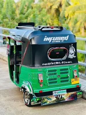 Bajaj RE 2015