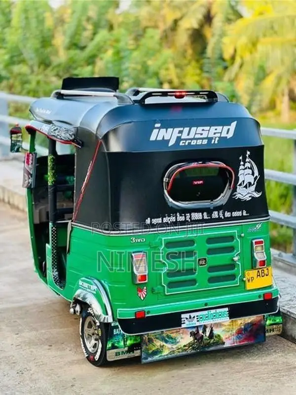 Bajaj RE 2015