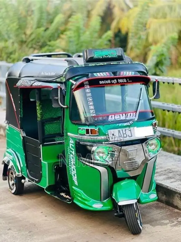 Bajaj RE 2015