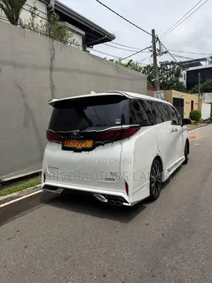 Toyota Alphard Executive Lounge M 2025