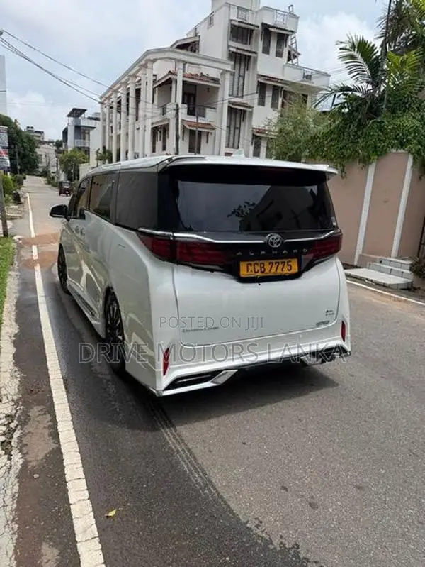 Toyota Alphard Executive Lounge M 2025