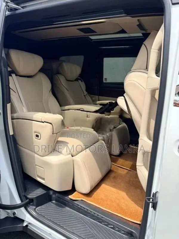 Toyota Alphard Executive Lounge M 2025