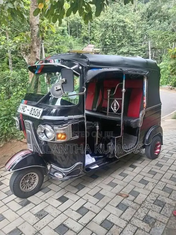 Bajaj RE 2011