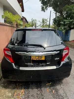 Toyota Vitz 2015