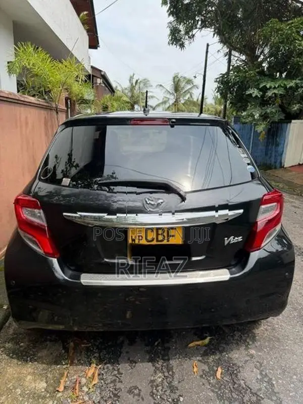 Toyota Vitz 2015
