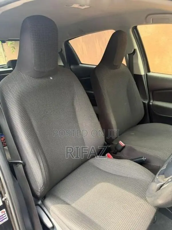 Toyota Vitz 2015