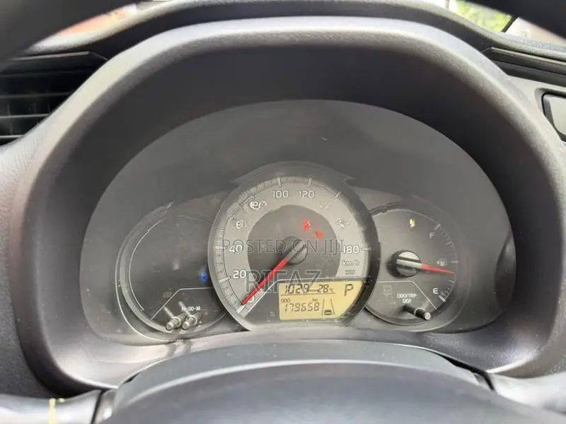 Toyota Vitz 2015