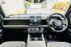 Land Rover Defender P300 Straight Petrol 2025