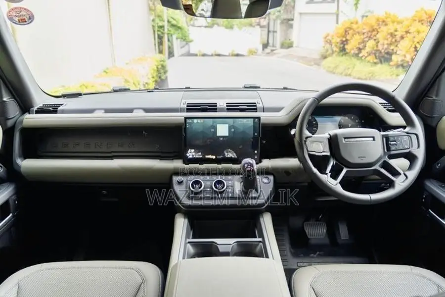 Land Rover Defender P300 Straight Petrol 2025