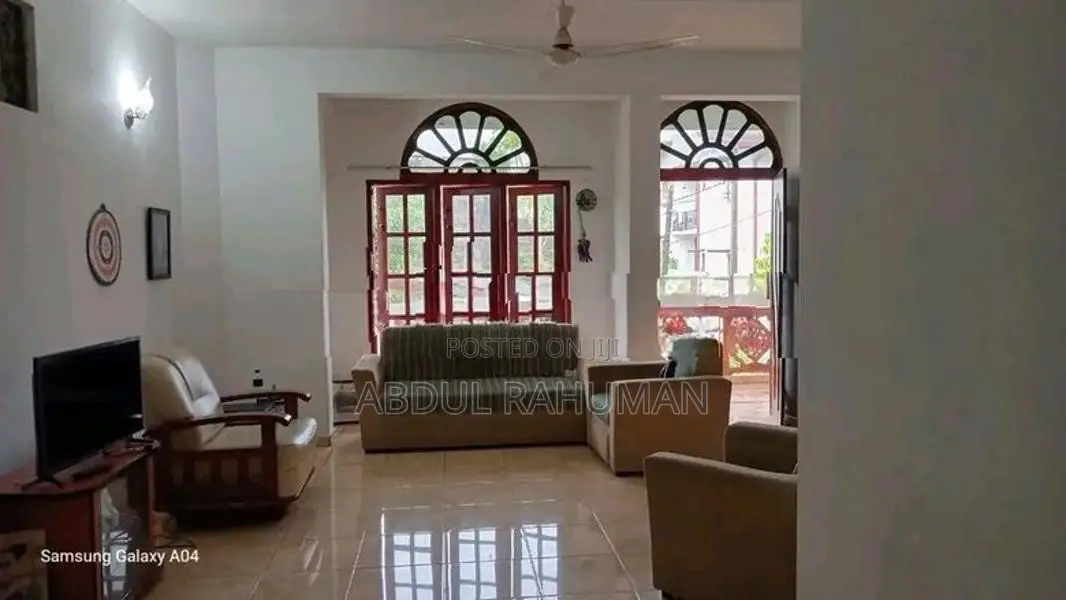 2 Story 8 Rooms Kurenegala Town Hotel for Rent