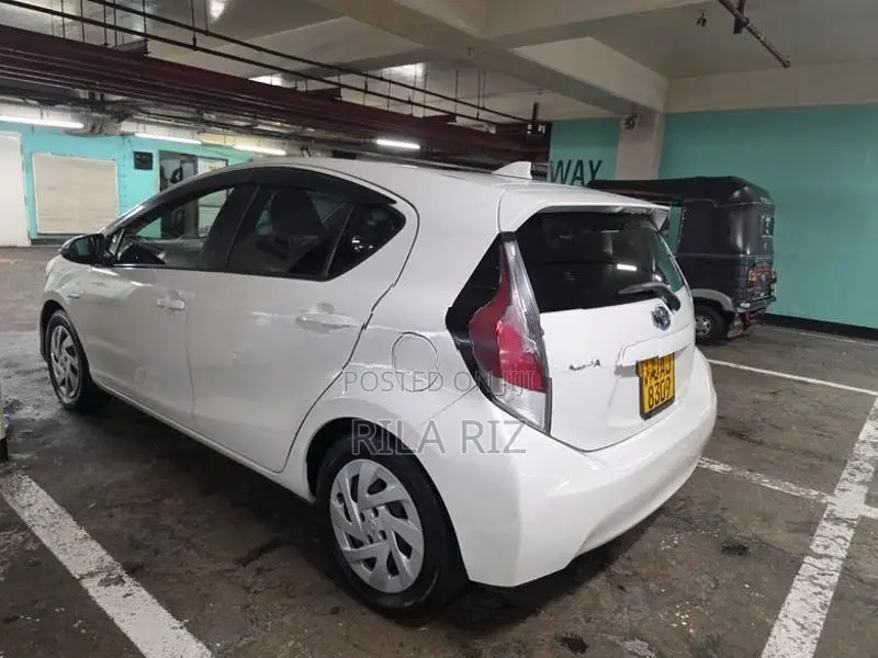 Toyota Aqua 2015