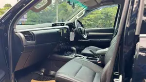 Toyota Hilux V grade 2025