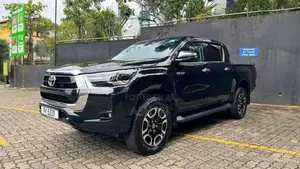 Toyota Hilux V grade 2025