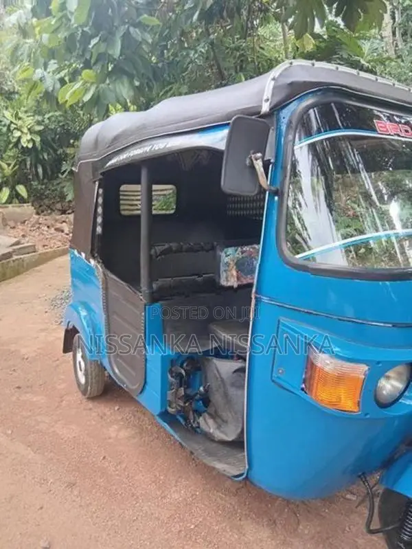 Bajaj RE 2011