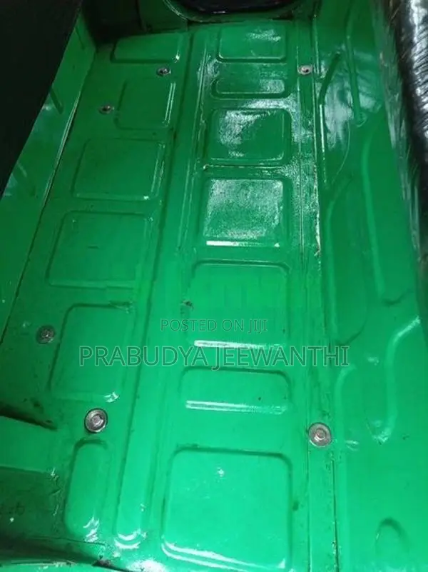 Bajaj RE 2002