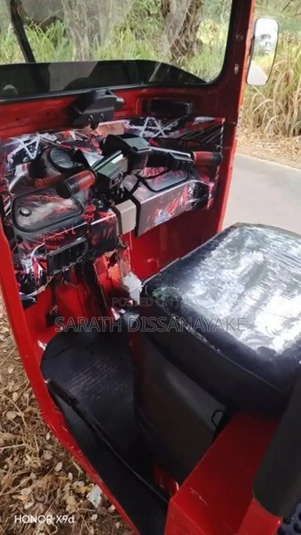 Bajaj RE 2015