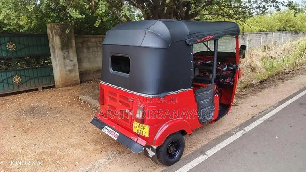 Bajaj RE 2015