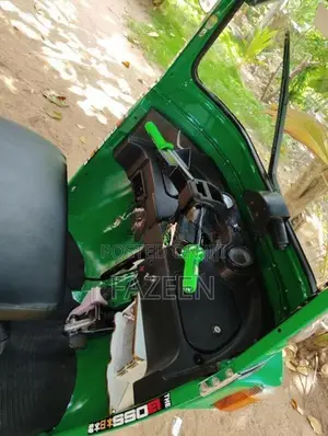 Bajaj RE 2015
