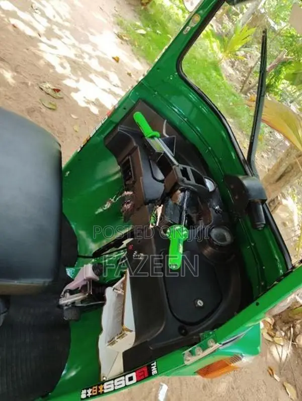 Bajaj RE 2015