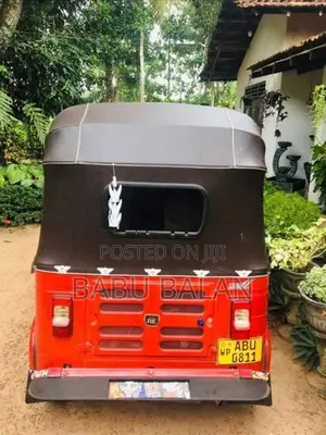 Bajaj RE 2017