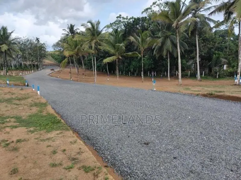 නේවාසික බිම් කොටස් - අලුත්ගම
