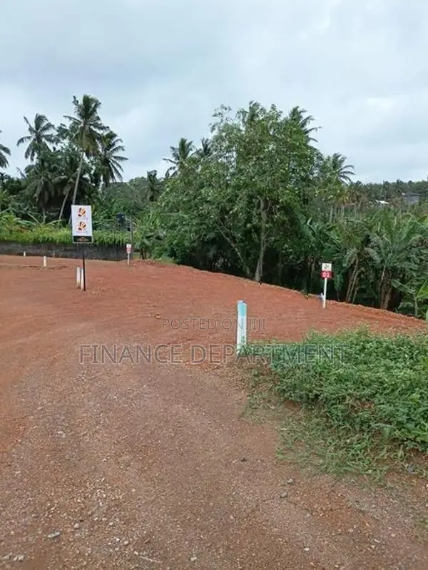 Kirigampamunuwa Super Luxury Land for Sale in Maththegoda