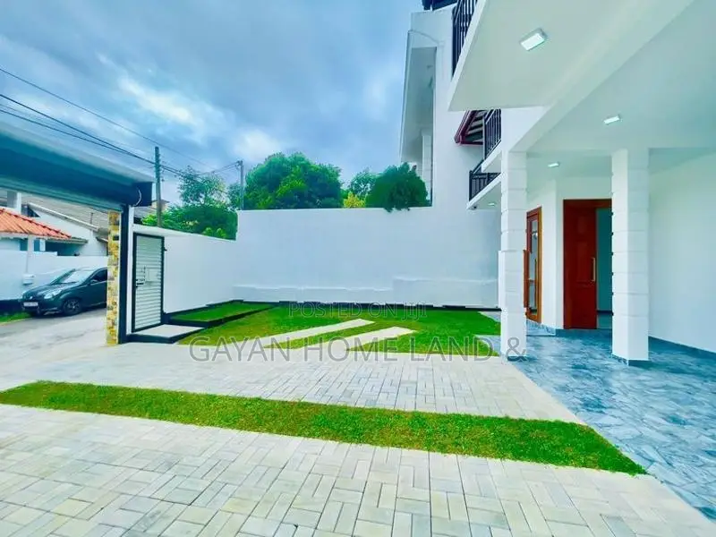Brand New 11 Perch With Spacious Two Storey House in Kottawa Matthegod