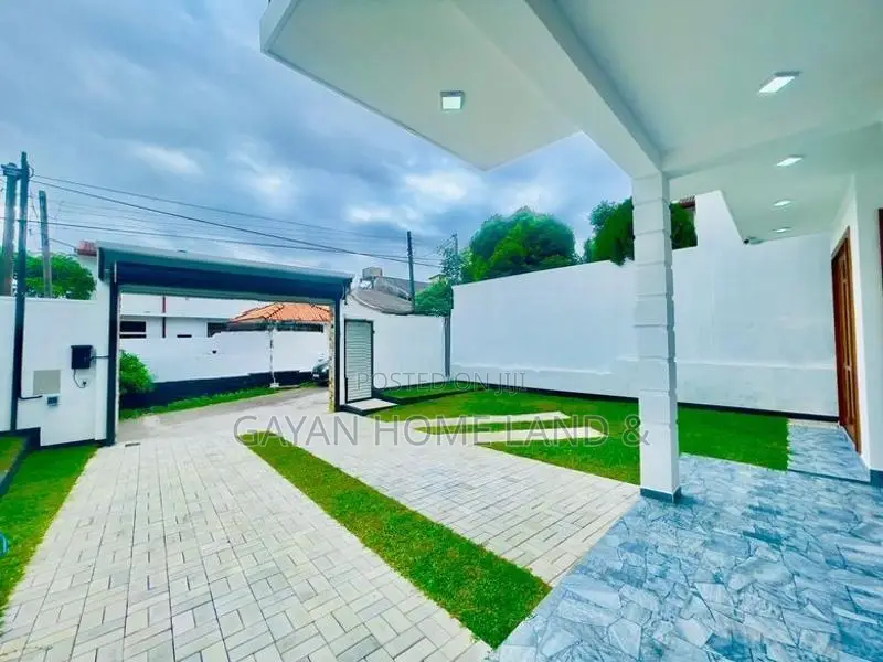 Brand New 11 Perch With Spacious Two Storey House in Kottawa Matthegod