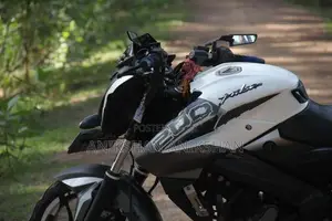 Bajaj Pulsar NS200 2017