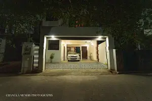 Spacious 4 BR House for rent in Thalawathugoda