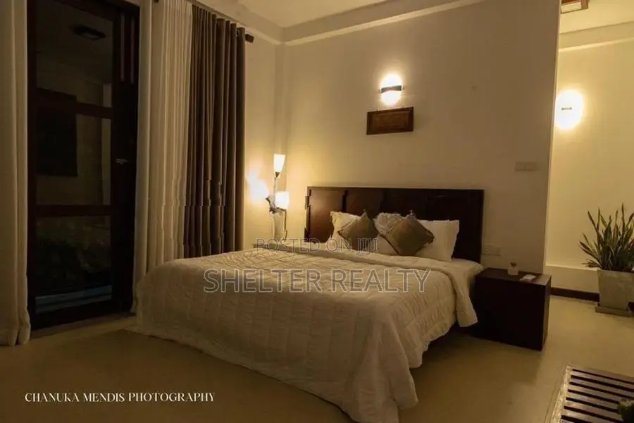 Spacious 4 BR House for rent in Thalawathugoda