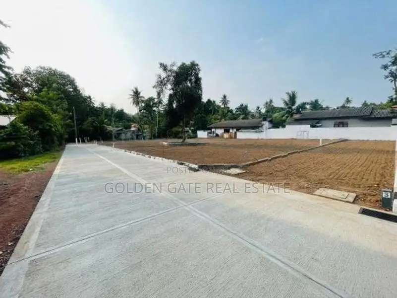 උඩුගම්පොළ වටිනා ඉඩමක්