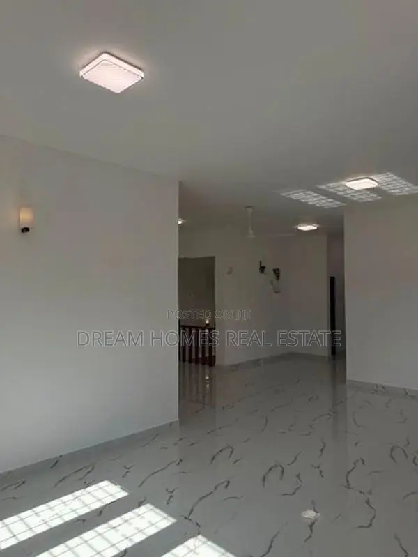 Spacious 4-Bedroom House for Sale – Madapatha
