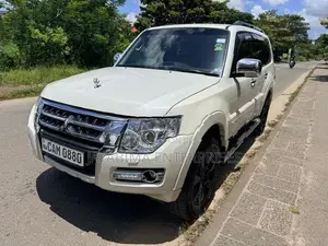 Mitsubishi Montero GLX 2015