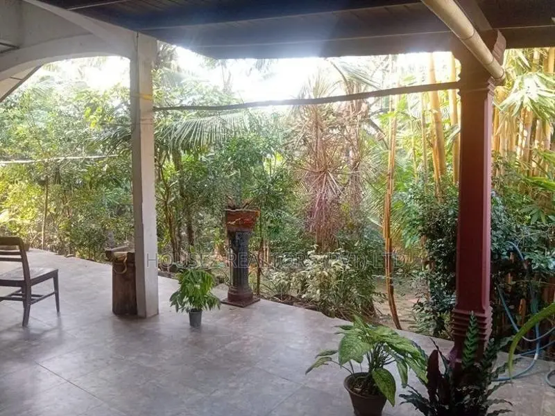 Spacious 6-Room House with 20 Perches for Sale in Kelaniya