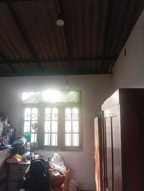 Spacious 6-Room House with 20 Perches for Sale in Kelaniya