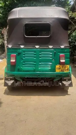 Bajaj RE 2011