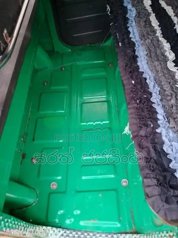 Bajaj RE 2013