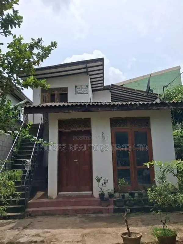 Spacious 2 Storey House for Sale in Pitakotte