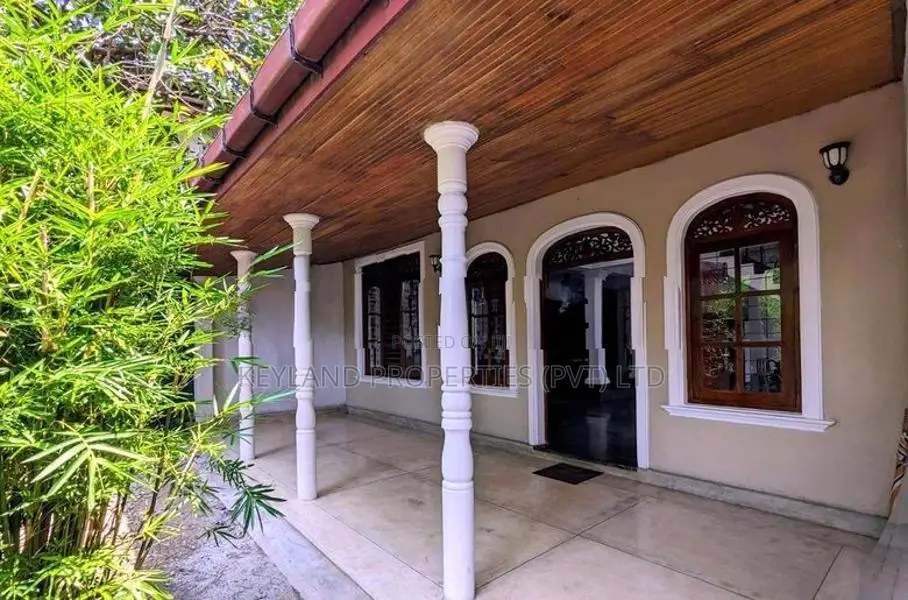 Spacious 5-Bedroom Family Home in Nedimala, Dehiwala