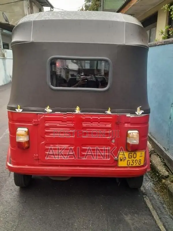 Bajaj RE 2000