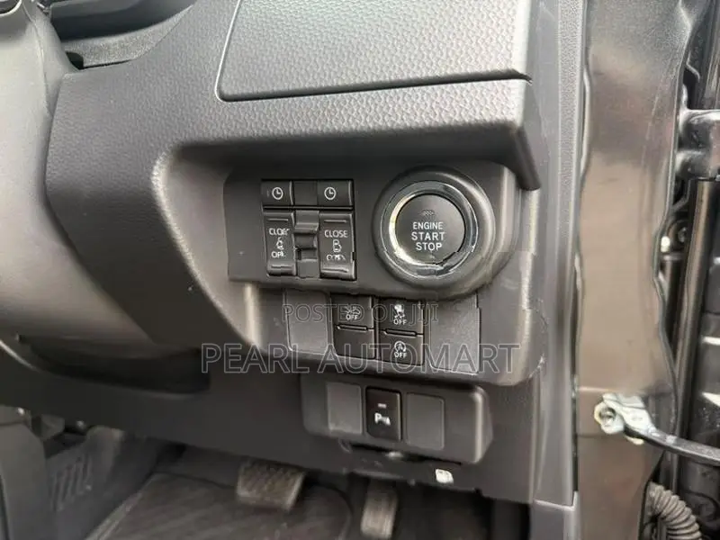 Toyota Roomy Custom G Modellista 2023