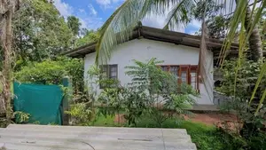 වැලිවේරියෙන් CCTV සහිත වටතාප්ප ගේට්ටු යෙදූ සුපිරි නිවසක් විකිණීමට