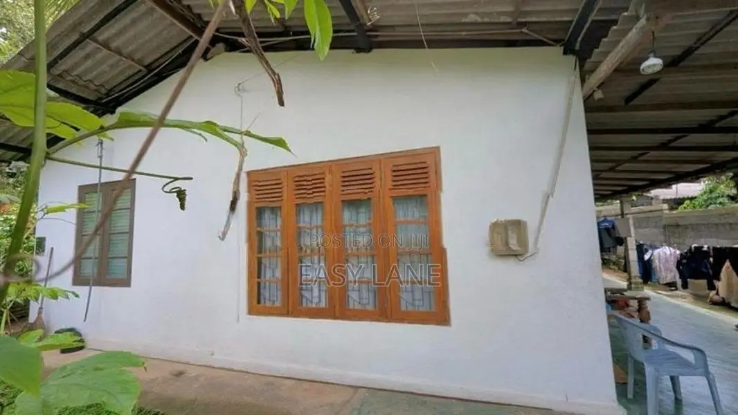 වැලිවේරියෙන් CCTV සහිත වටතාප්ප ගේට්ටු යෙදූ සුපිරි නිවසක් විකිණීමට
