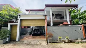 නවගමුව පත්තිනි දේවාලය අසලින් දෙමහල් නිවසක් විකිණීමට