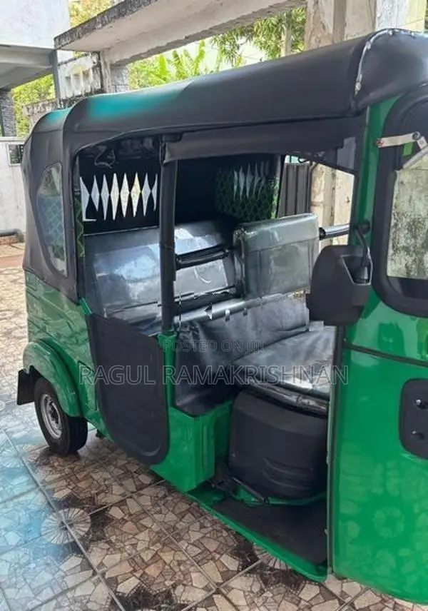 Bajaj RE 2025