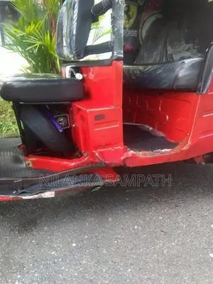 Bajaj RE 2011