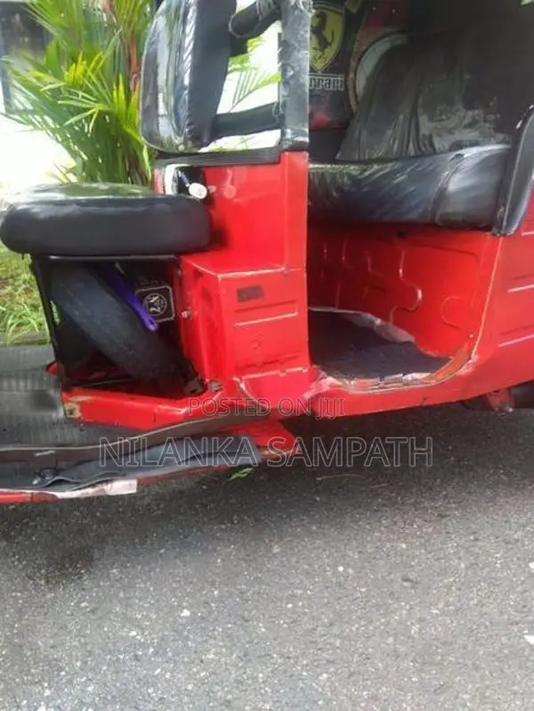 Bajaj RE 2011