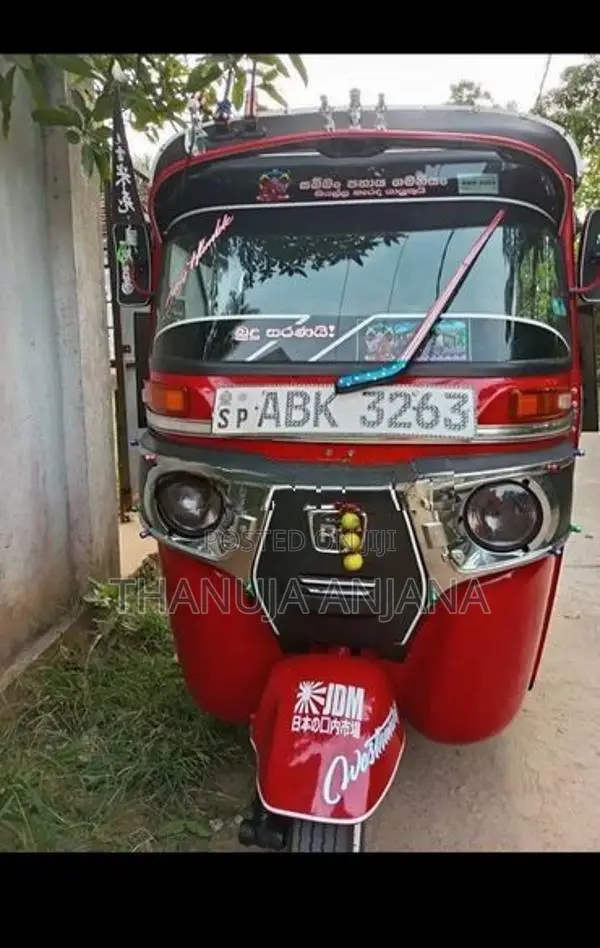 Bajaj RE 2016